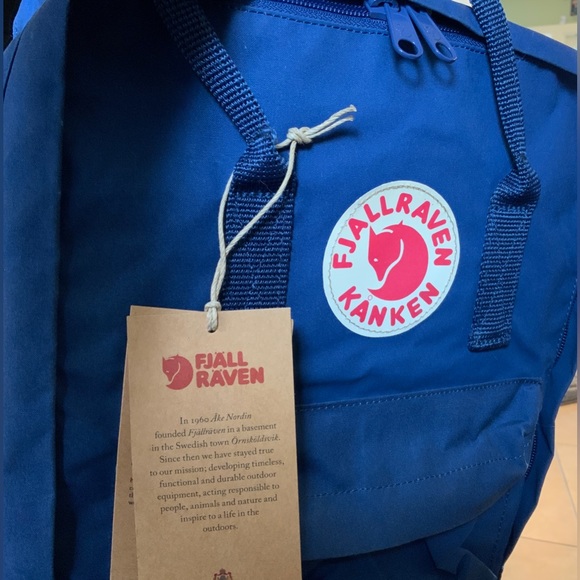 NWT | Classic Kånken backpack | 15 x 10.6 x 5.1” - Picture 3 of 15